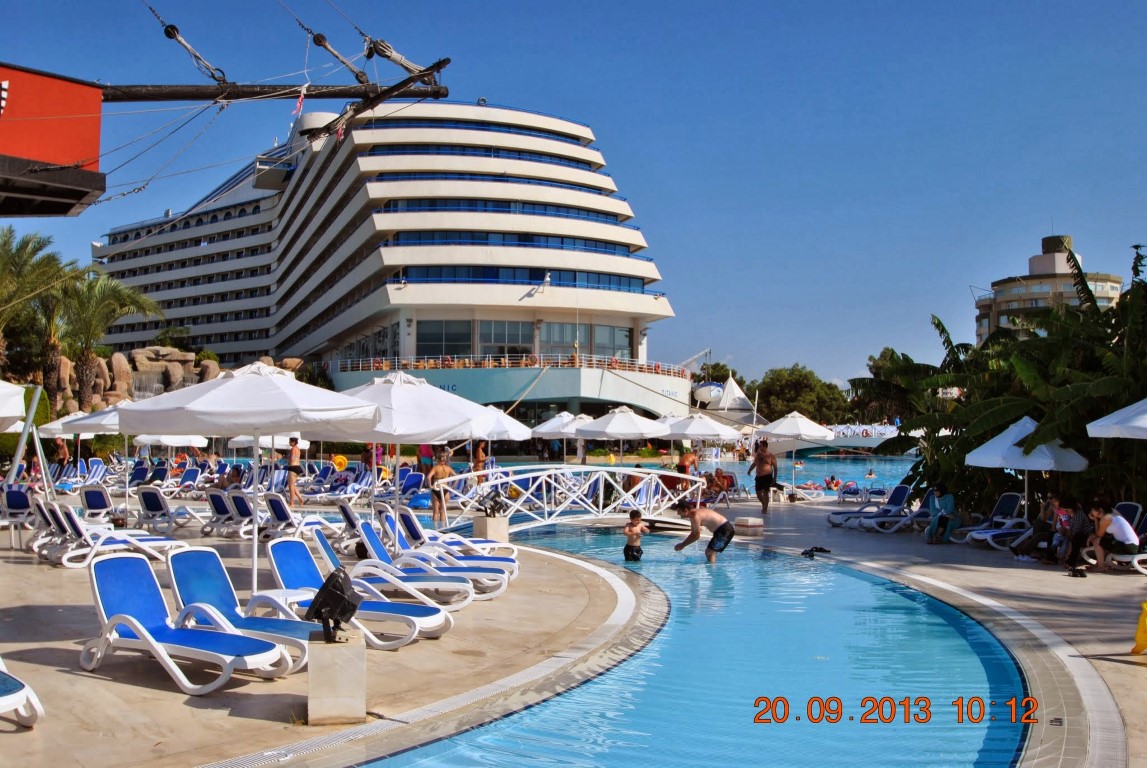 imagini hotel TITANIC LARA